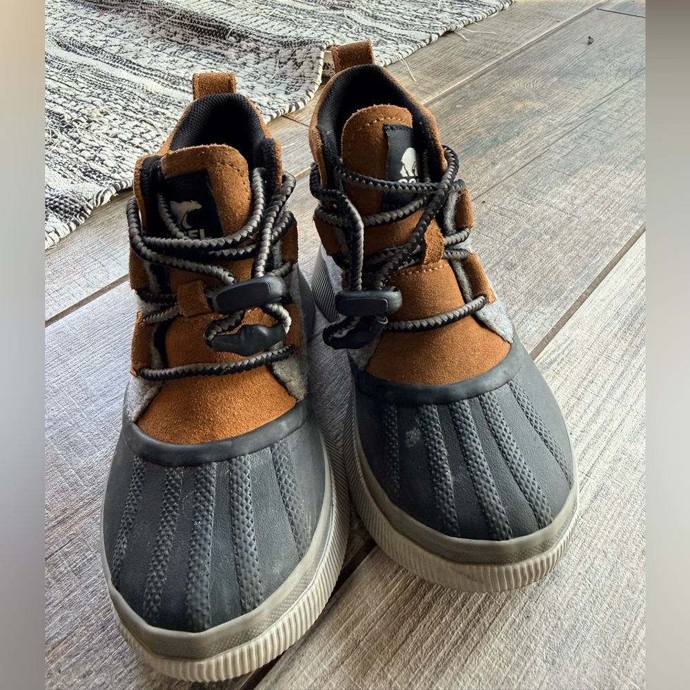 Sorel size 1  Brown and Black Kids boots